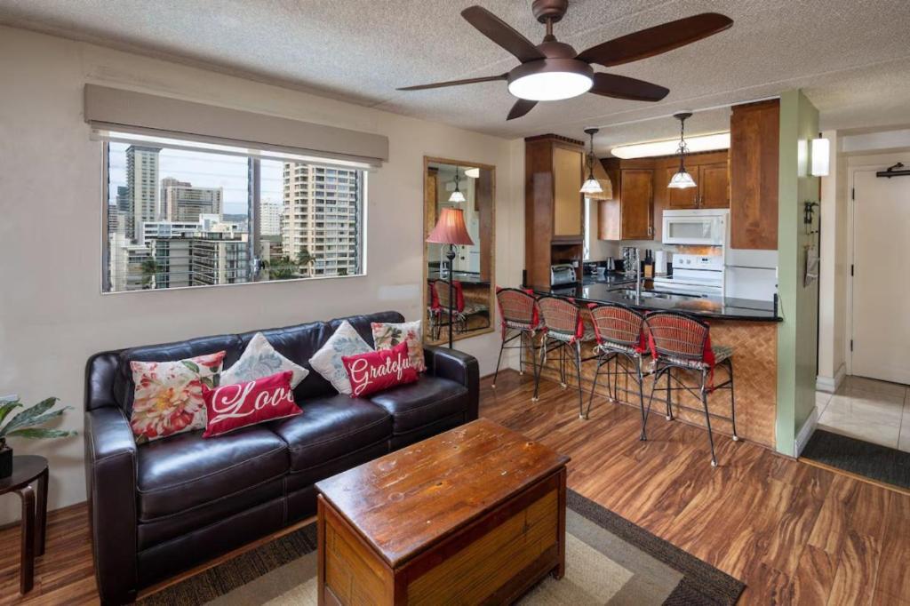 Heart Of Waikiki,1Bdrm,Free Parking, Wifi,No Resort Fees,Youtube,Netflix ! Гонолулу Экстерьер фото