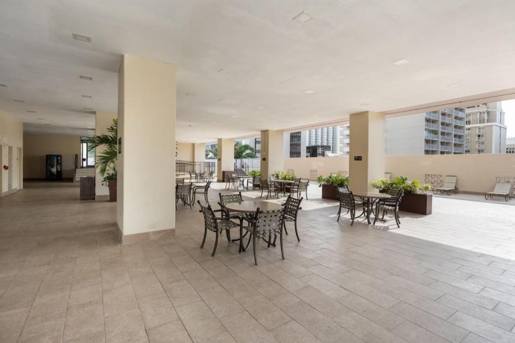 Heart Of Waikiki,1Bdrm,Free Parking, Wifi,No Resort Fees,Youtube,Netflix ! Гонолулу Экстерьер фото